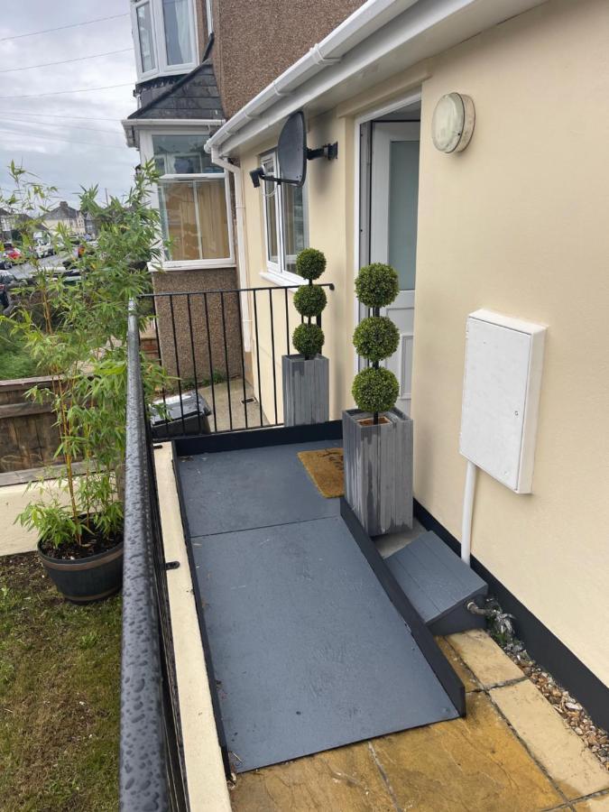 Two Bedroom Detached Modern Bungalow Close To Plymouth Argyle Fc Екстериор снимка